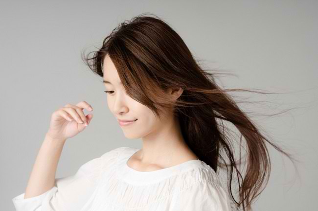 Image Artikel 5 Cara Merawat Rambut agar Tetap Sehat dan Berkilau